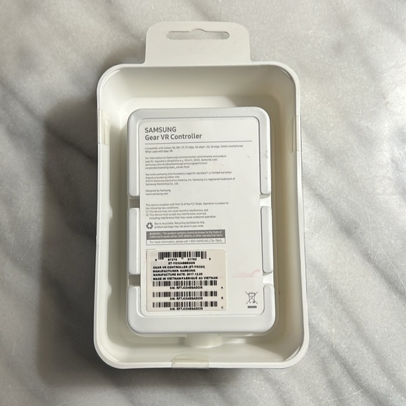 Samsung - Gear VR Controller (NEW) - Picture 2 of 5
